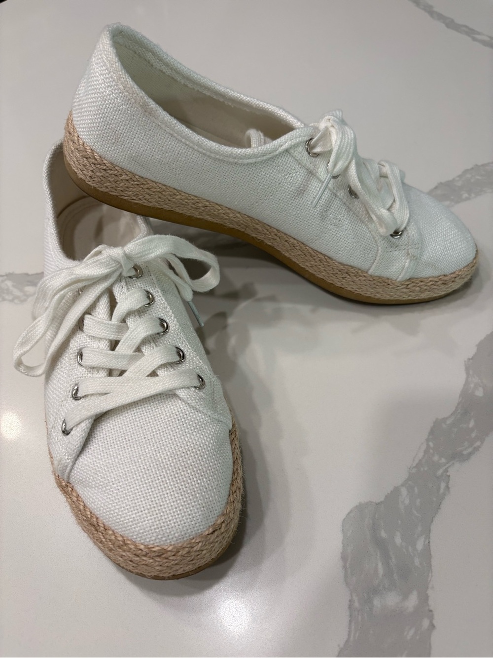 Tommy Bahama Canvas  Sneakers 7.5